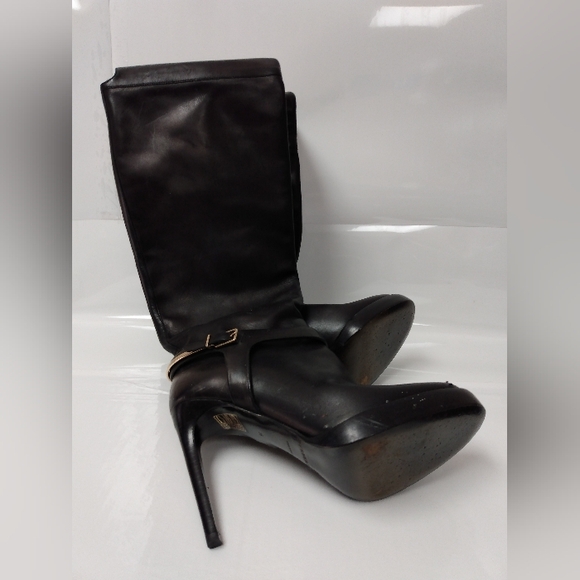 Knee High Toe Burberry Boots - Picture 6 of 9